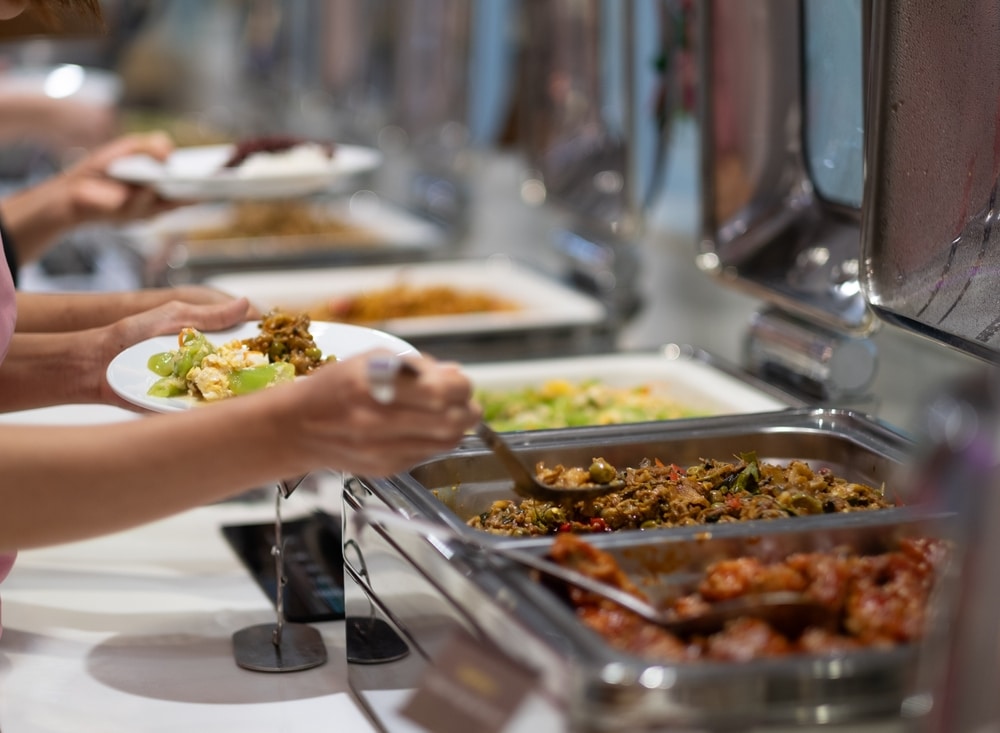 Scooping,The,Food,,Catering,,Dinner,Time Scooping,The,Food,,Catering,,Dinner,Time